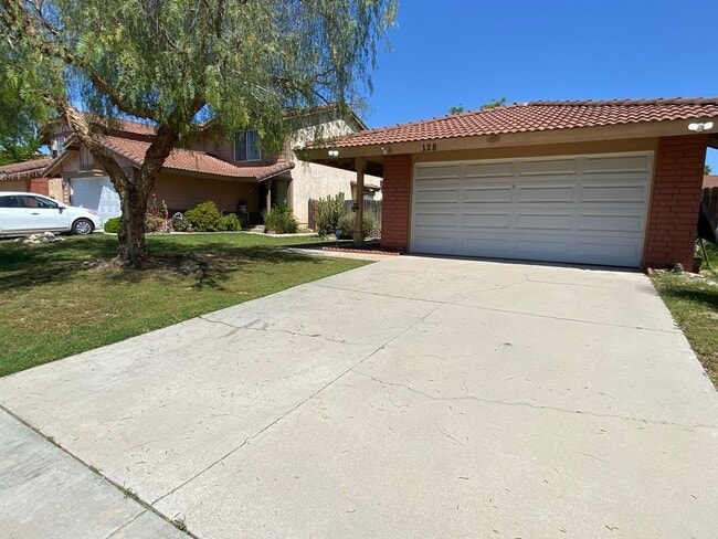 Photo - 128 Elmtree Dr