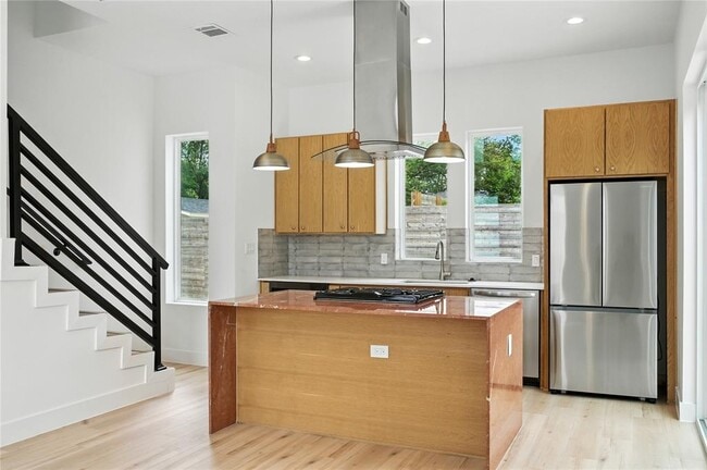 Photo - 106 W Croslin St