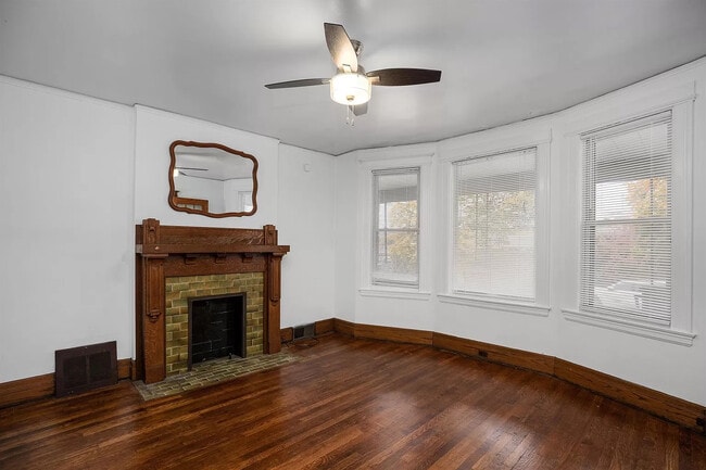 Photo - 218 E 50th St Unit 3