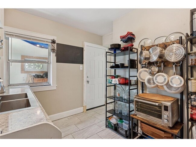 Photo - 1672 Randolph Ave