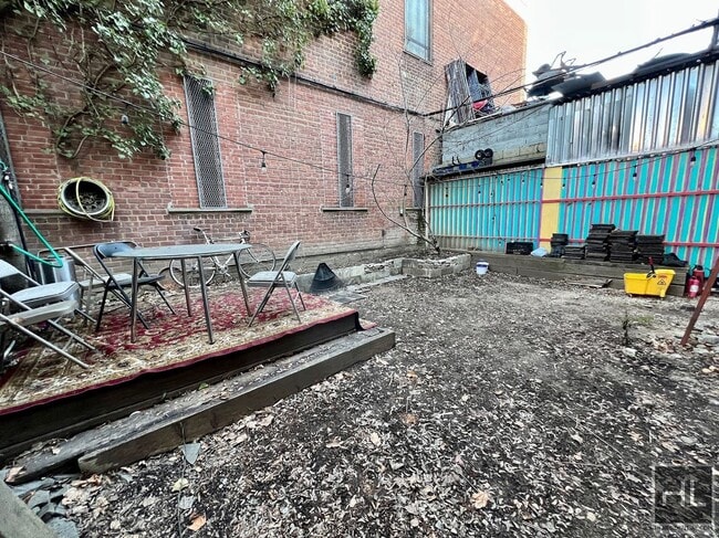 Photo - 3BR 1BA Massive Backyard w/ Performance Stage Unidad 1