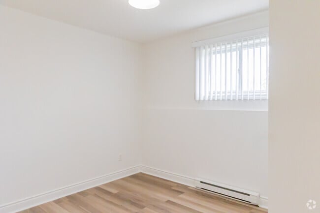 2BR, 1BA - 770SF - Second Bedroom - North Murray Street