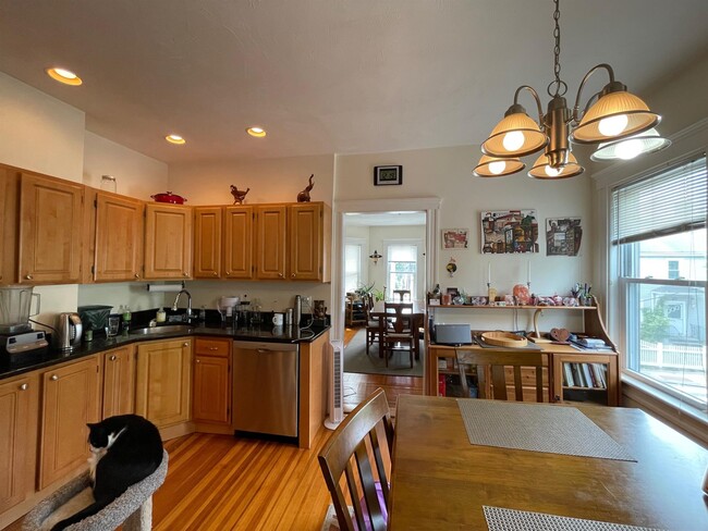 Building Photo - 183 Rindge Ave Unit 2