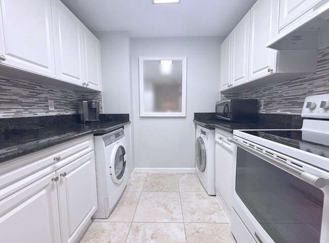 Building Photo - 2080 Greenview Shores Blvd Unit 419 Rental