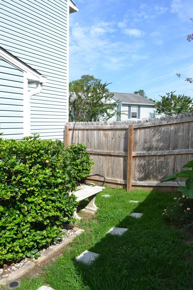 Photo - 697 Timberwood Cir E