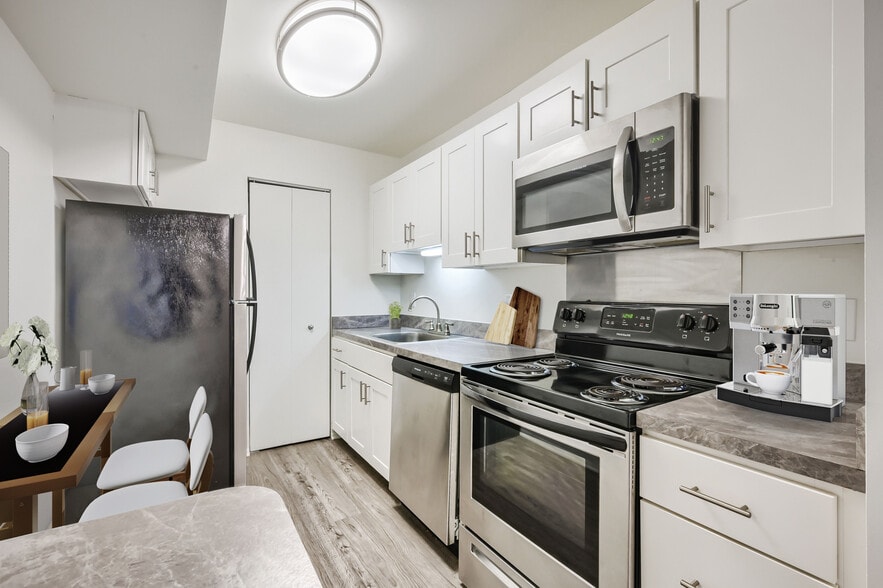 Upgraded White Kitchen- 1st Floor-1&2 Bedroom Garden