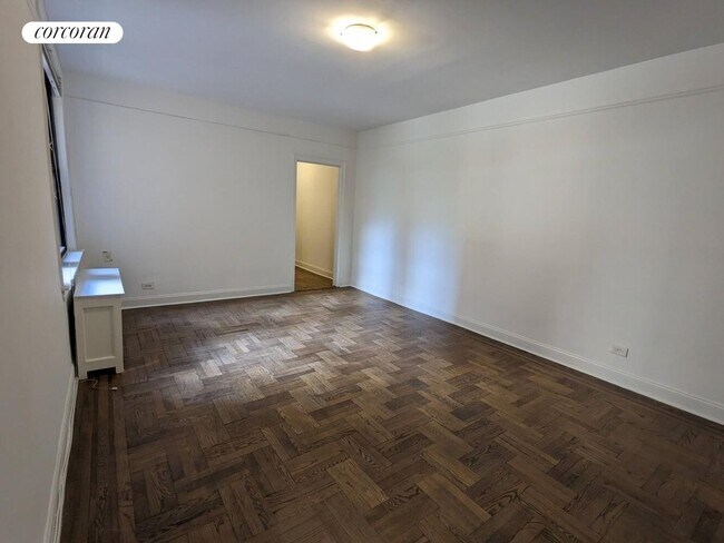 Photo - 779 Riverside Dr