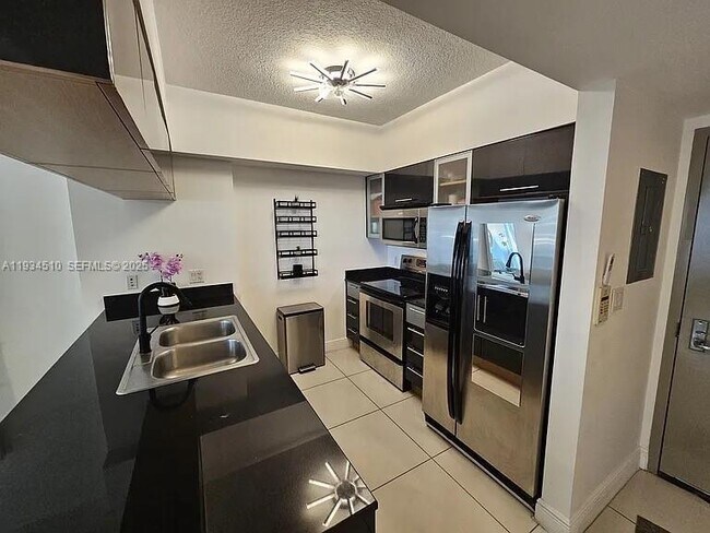 Photo - 1750 N Bayshore Dr Unidad 1909