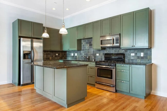 Photo - 1555 N Wood St Unit 202