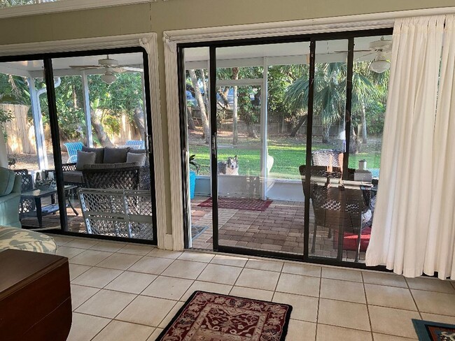 Photo - 837 Seminole Ln