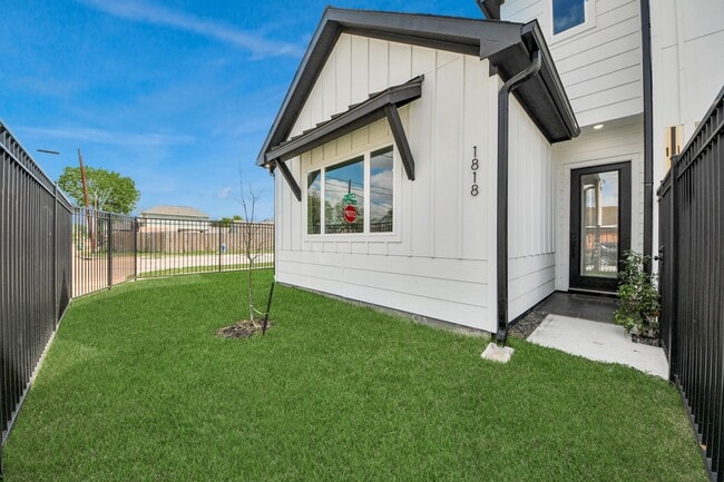 Photo - 1818 West St