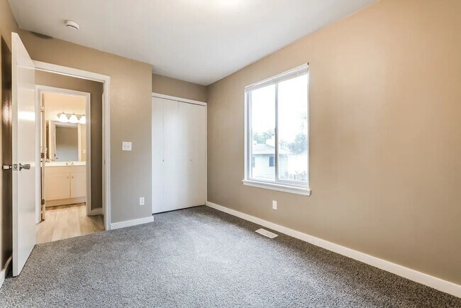 Photo - 664 S Joplin St