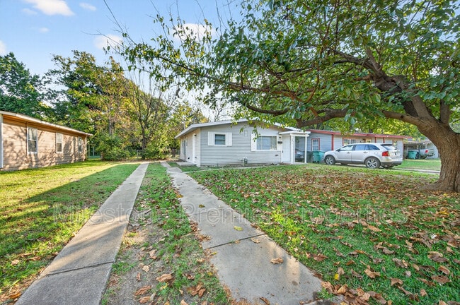 Photo - 403 S Contemporary Dr