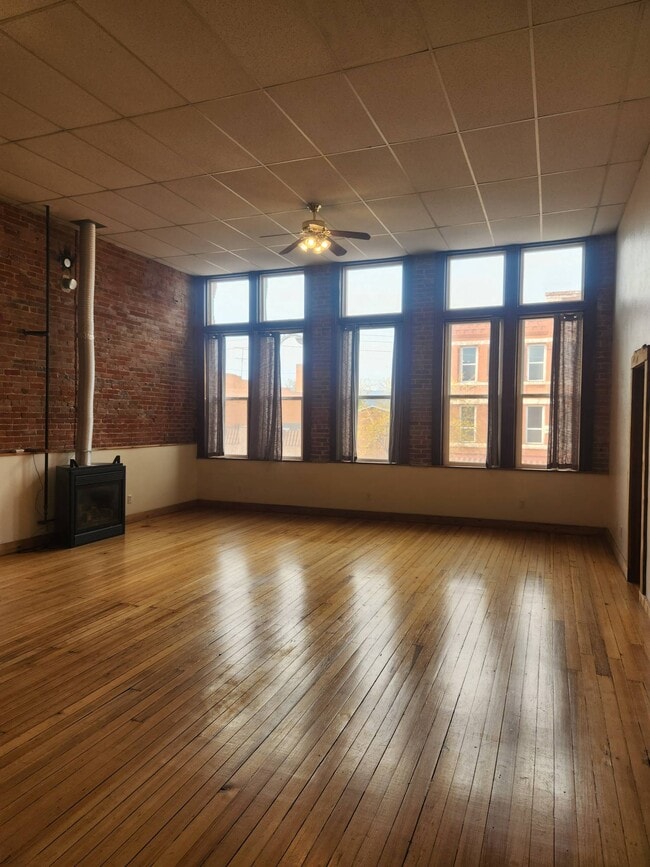 Building Photo - 108 E Main St Rental