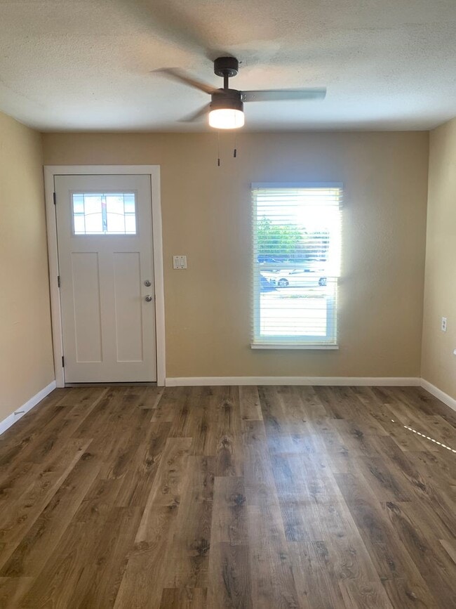 Photo - 1101 Hall Unit 1101 Hall Apt A