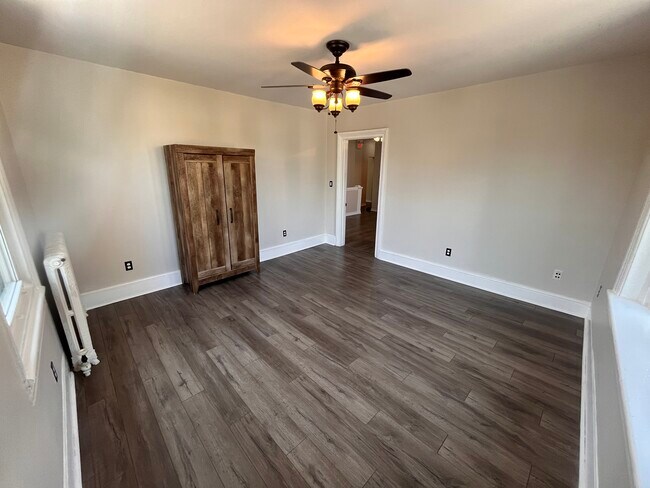 Photo - 124 Wellington St