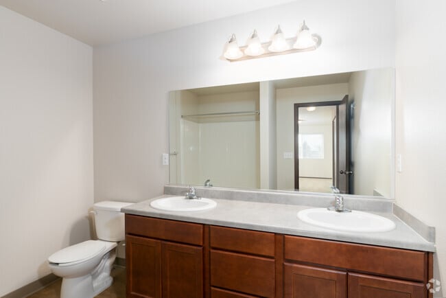 3BR, 2BA - 1162SF - Bathroom