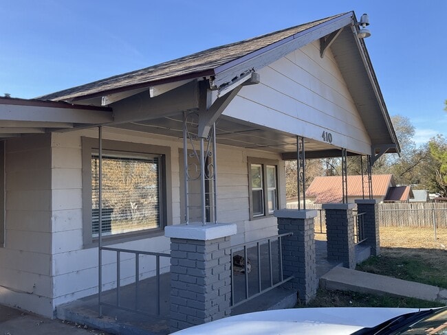 Building Photo - 410 W Pine Ave Rental