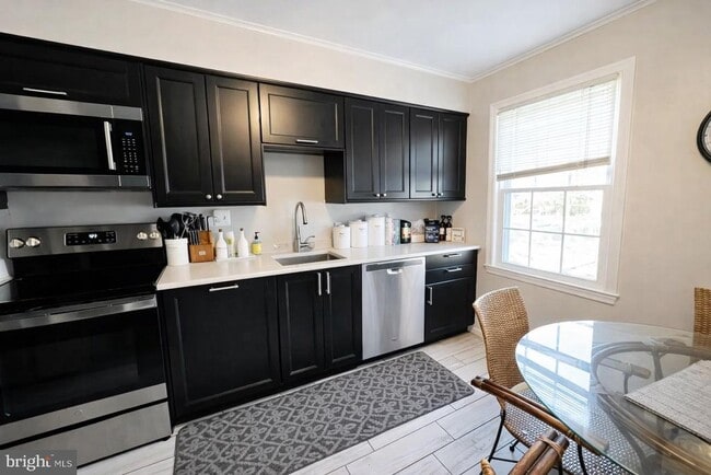 Building Photo - 6046 Bonnie Bern Ct