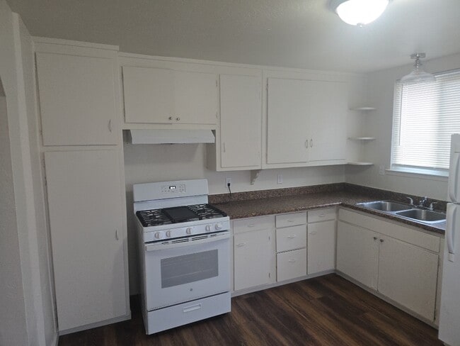 Photo - 904 Middlecoff Ave