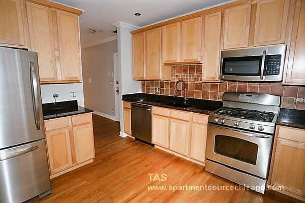 Building Photo - 632 W Roscoe St Unit 1N