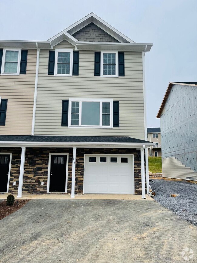 Building Photo - Townhouse for Rent