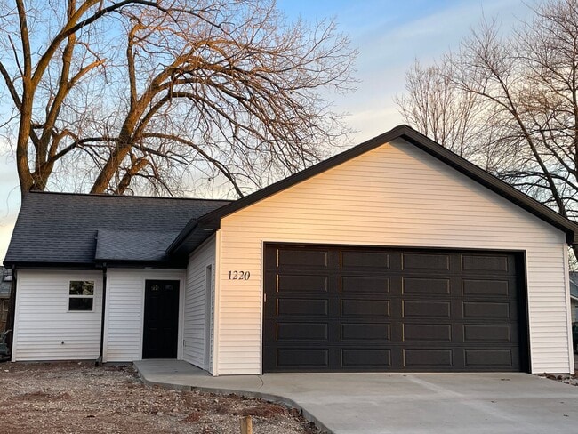 Photo - Charming Open Layout, Garage. PETS WELCOME
