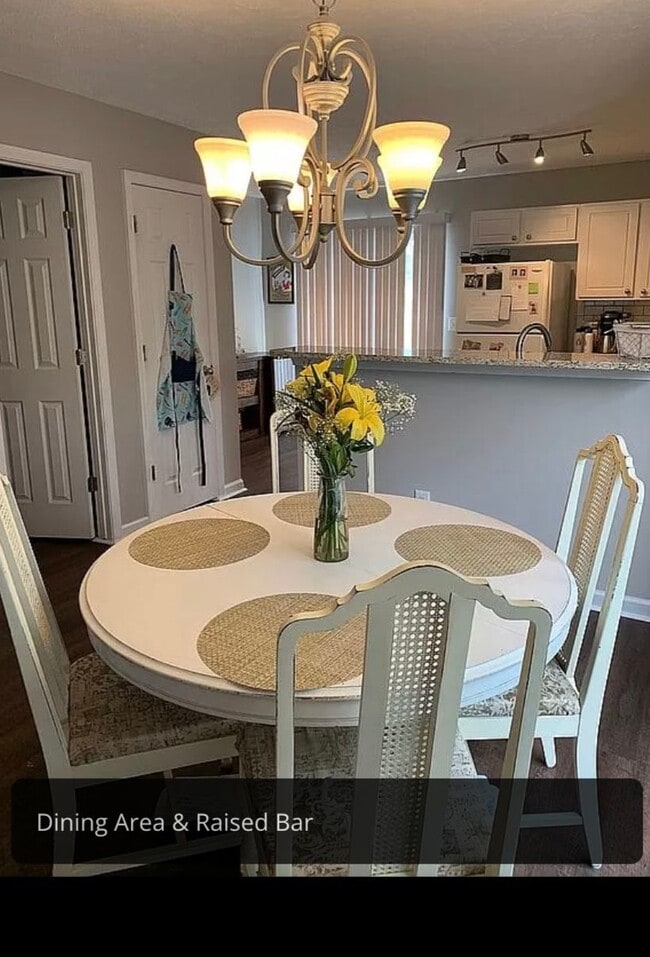 Building Photo - "Charming 2-Bed Oasis with 2.5 Baths in Nashville's Heart - 1,234 Sq Ft of Comfort!" End Unit
