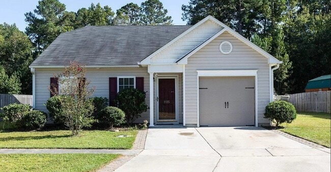 Building Photo - Charming 3 bedroom 2 bath ranch style home...