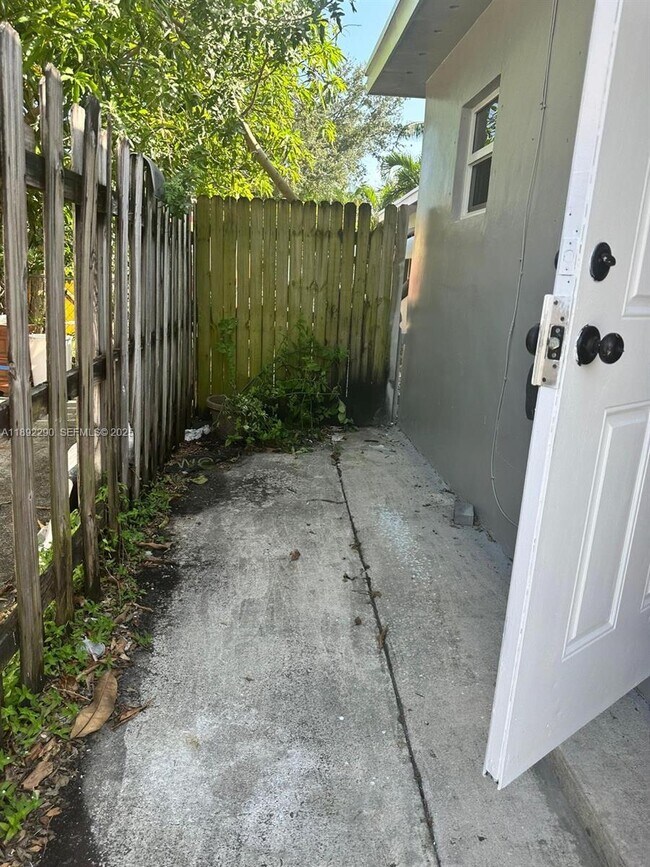 Photo - 226 SW 11th St Unit 1