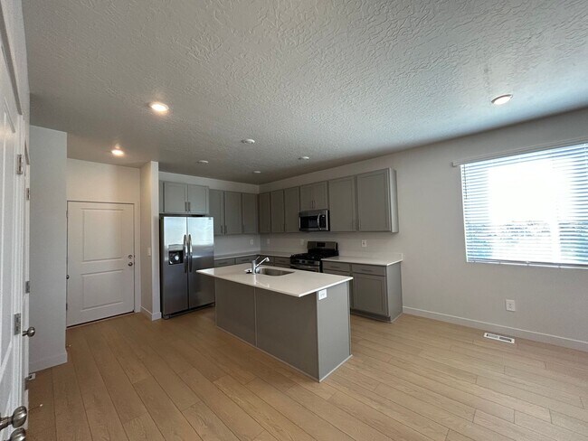 Photo - 4 Bedroom 2.5 Bathroom Townhome in Lehi!