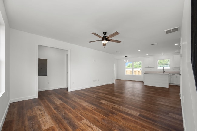 Photo - 113 Mullican St