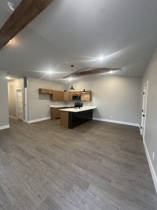 Photo - 435 W 3rd St