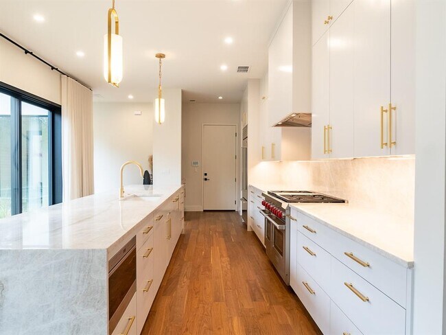 Photo - 805 W Live Oak St