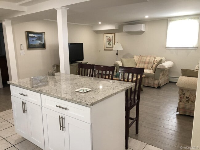 Photo - 321 W Walnut St Unit 2