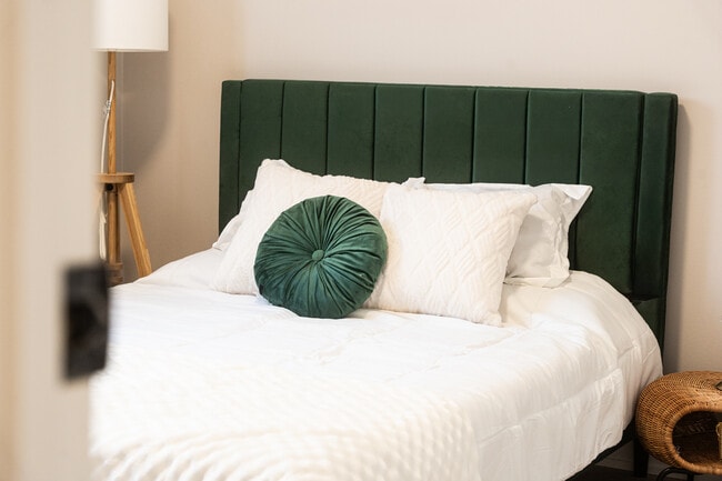 Building Photo - 376 Lofts - Modern Living in the Heart of ... Unit 1