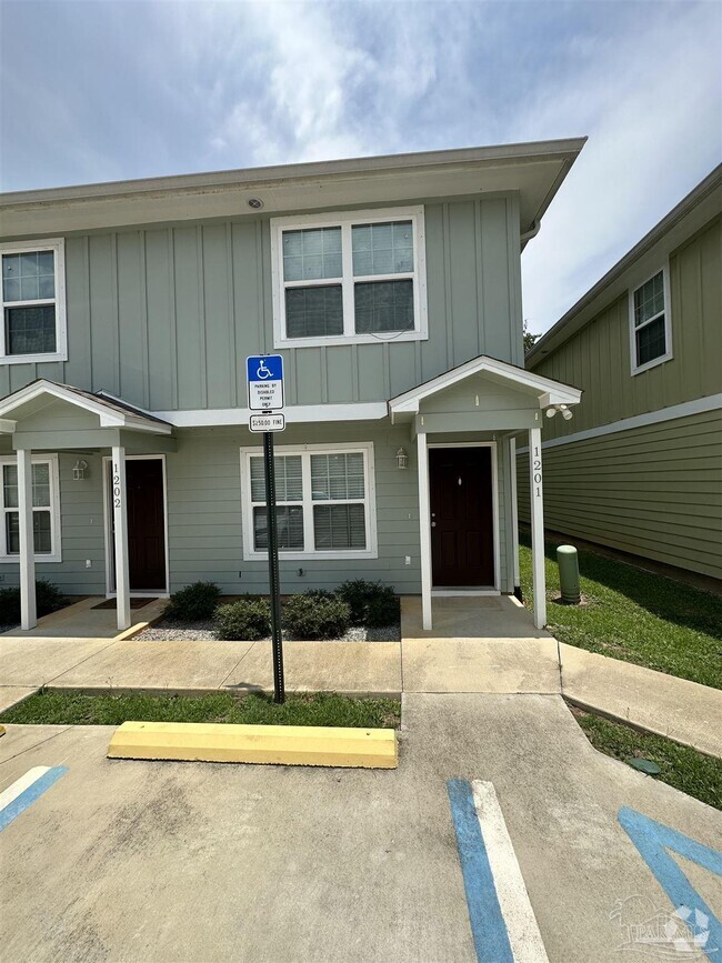 Building Photo - 150 S Crow Rd Unit 1202 Rental