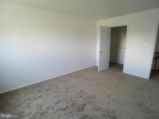Photo - 1030 Warwick Ct