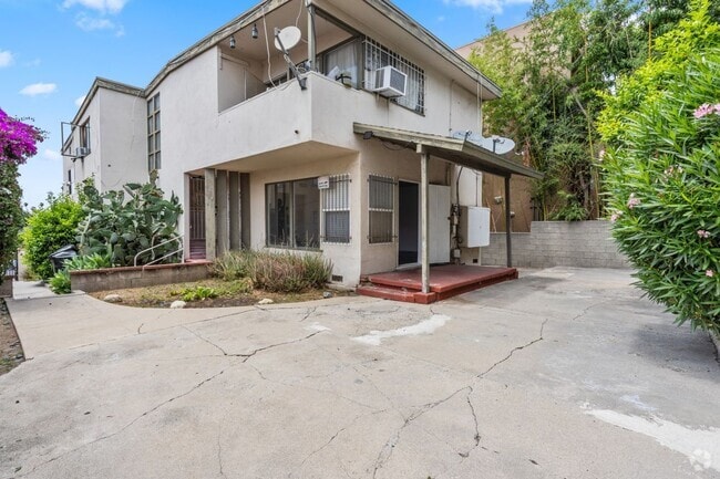 Building Photo - 1142 Serrano Ave Rental