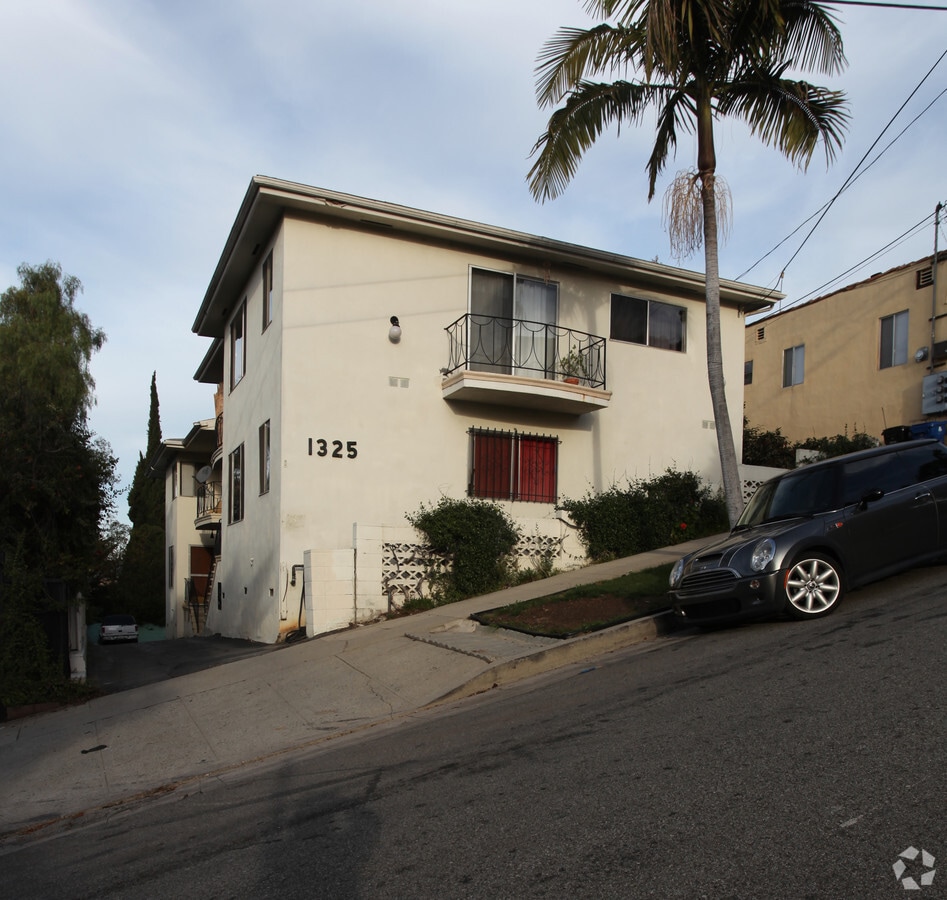 Photo - 1325 Qunitera St