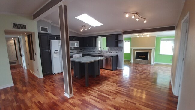 Open Concept Kitchen - 539 Mallard Cir W