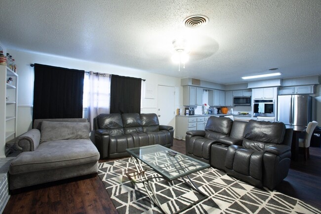 Building Photo - 5426 9th St