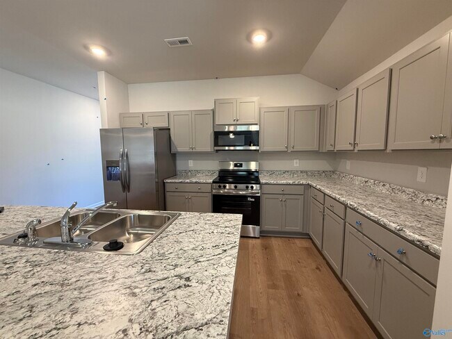 Photo - 205 Six Pence Ct
