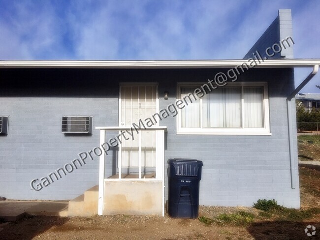 Building Photo - 4480 N Viewpoint Dr Unit 4 Rental