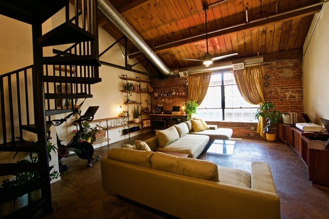 1300 Pennsylvania St Unit 204