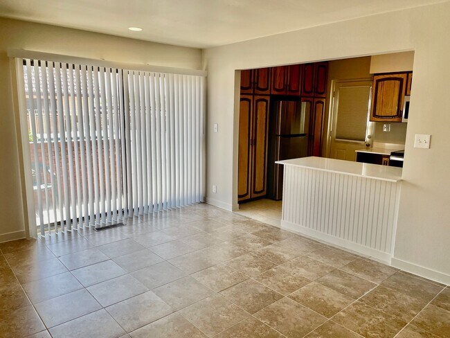 Photo - 1152 1400 W St