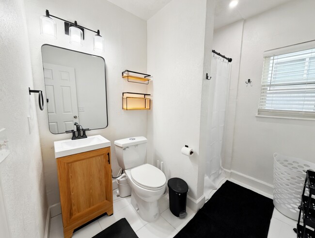 8403 Glen Echo