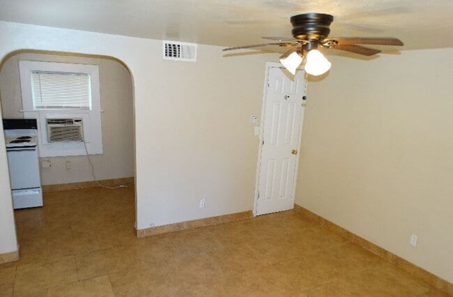 Building Photo - 6804 NW 13th St Unit 5C