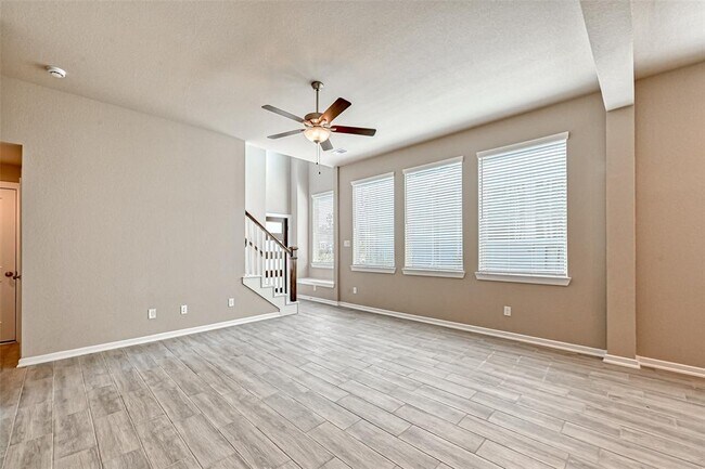 Photo - 572 Long Leaf Dr