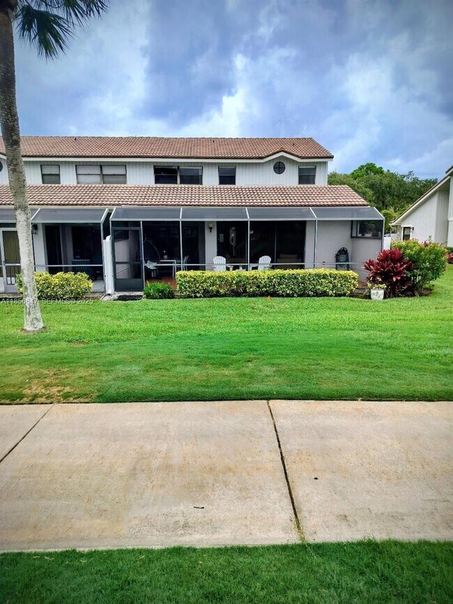 Photo - 551 Prestwick Cir